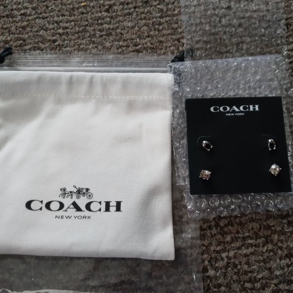 Coach Earrings Signature C Set - Picture 2 of 2